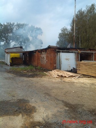 На Житомирщині вогнеборцями ліквідовано пожежу у цеху обробки деревини