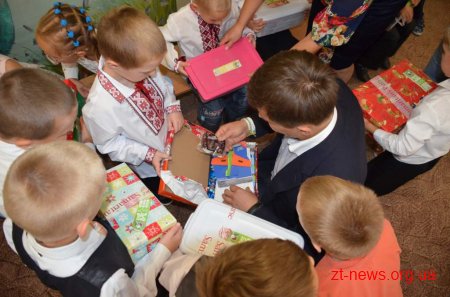 У Житомирі благодійники відвідали дитсадок №59 з подарунками