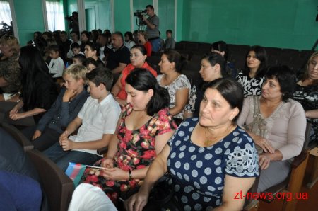 При Житомирській школі №17 відкрили освітньо-культурний центр для українських азербайджанців