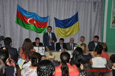 При Житомирській школі №17 відкрили освітньо-культурний центр для українських азербайджанців