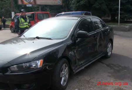 У Житомирі Москвич збив пішохода та протаранив Mitsubishi