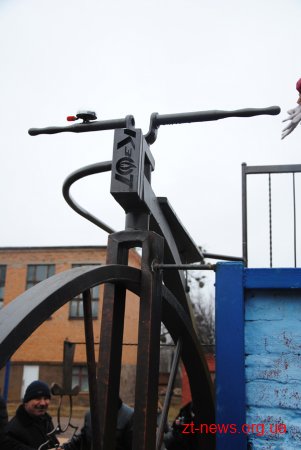 У Коростені відкрили пам’ятник велосипеду