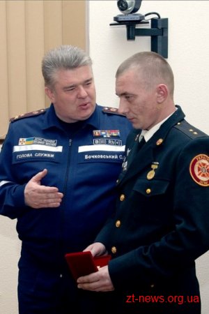 Житомирський рятувальник отримав нагрудний "Знак Пошани"