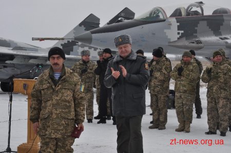 Президент України вручив на полігоні нагороди 10 житомирським десантникам