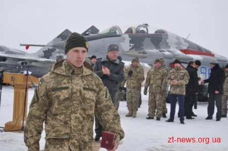 Президент України вручив на полігоні нагороди 10 житомирським десантникам