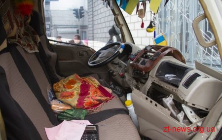 В Житомирі на перехресті Мануїльського - Бориса Тена Volkswagen Caddy зіткнувся з вантажівкою