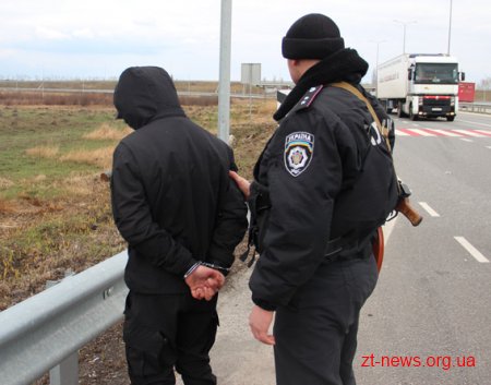 На Житомирщині правоохоронці вилучили у пасажира автобуса бойовий арсенал