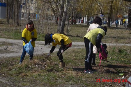 Студентська молодь Житомира долучилася до загальноміського прибирання