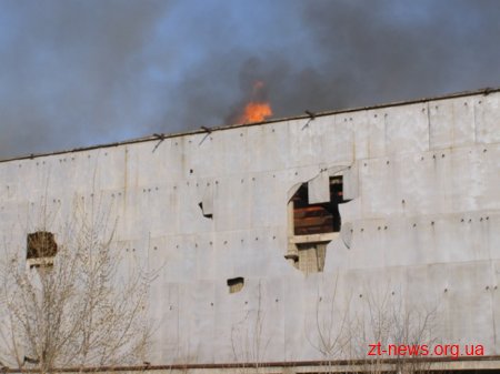 У Житомирі рятувальники ліквідували пожежу в градирні