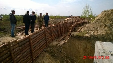 Геннадій Зубко перевірив будівництво фортифікаційних споруд на Житомирщині