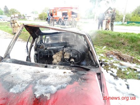 На Житомирщині вогнеборці ліквідували загоряння легковика