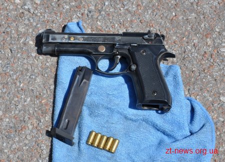 На Житомирщині СБУ затримала правопорушника за торгівлю зброєю
