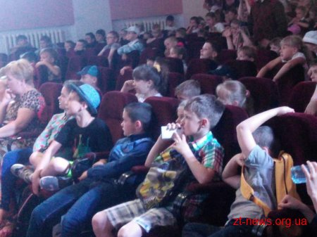 Понад 700 дітей переглянули виставу “Пригоди в Країні Мультляндії”