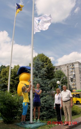 В Житомирі підняли олімпійський прапор