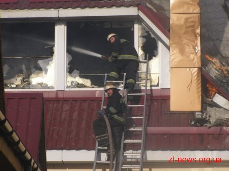 У Житомирі вогнеборцями ліквідовано пожежу у готельному комплексі «RELAX»