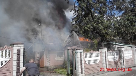 У Житомирі рятувальники ліквідували пожежу в житловому будинку