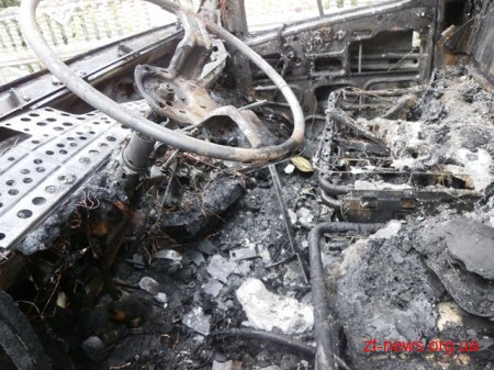 У Бердичеві вогнеборці ліквідували загоряння автомобіля