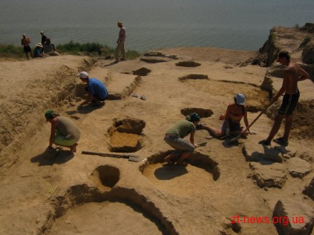 Студенти ЖДУ із науковцями Інституту археології НАН України знайшли нові цікаві артефакти