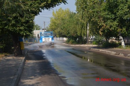Від суботи на вулиці Андріївській розпочали полив дороги