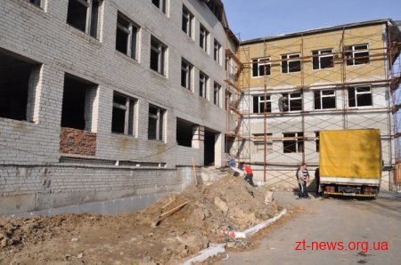 У Черняхові триває будівництво школи на 864 учні