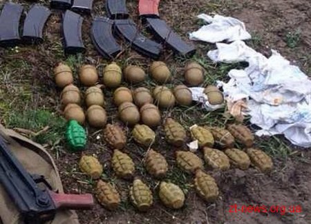 На Житомирщині правоохоронці виявили арсенал зброї та боєприпасів