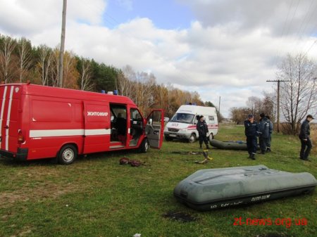 На Житомирщині надзвичайники врятували чоловіка, який впав із човна в річку