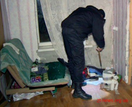 Житомирські правоохоронці затримали чоловіка, який "замінував" власний будинок