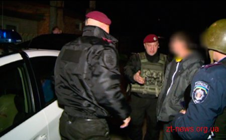 Житомирські правоохоронці затримали чоловіка, який "замінував" власний будинок