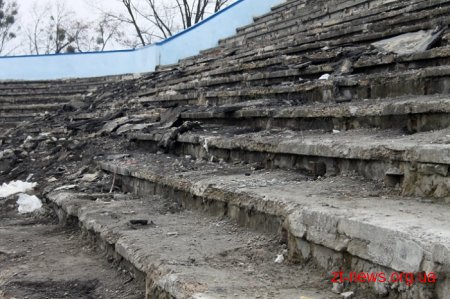 Керівник області оглянув, як проходить реконструкція Житомирського центрального стадіону «Полісся»