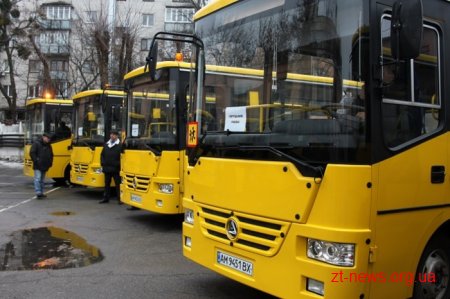 Керівник області передав районам 10 автобусів