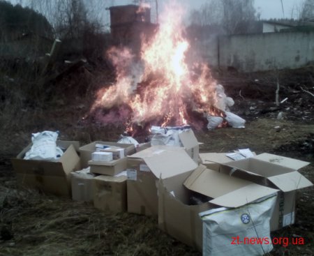 На Житомирщині поліцейські знищили у вогні наркотики