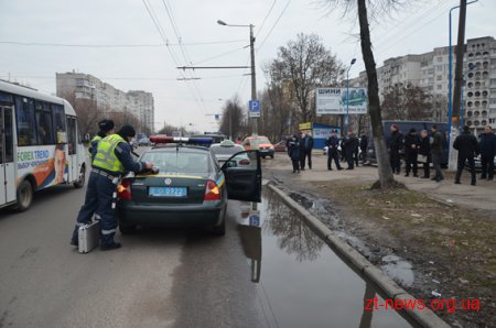 У Житомирі поліція затримала автомобіль таксі з п'яним керманичем