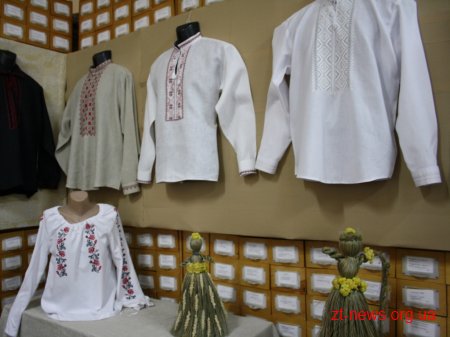 У Житомирі відкрилася персональна виставка медсестри-вишивальниці