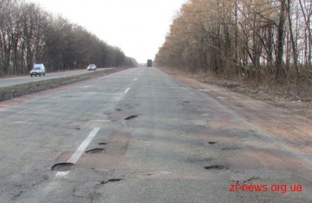 На травневих тендерах визначать організації, які цього року ремонтуватимуть дороги на Житомирщині