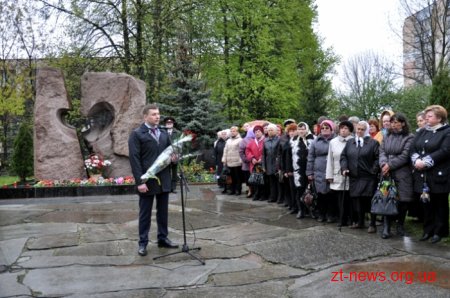 Сотні людей у Житомирі вшанували Героїв-чорнобильців