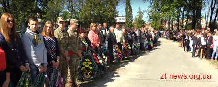 На військовому кладовищі у Житомирі відкрили меморіальний знак з іменами раніше невідомих воїнів