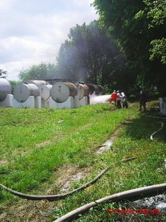 На Житомирщині рятувальники продовжують ліквідовувати загоряння бензину