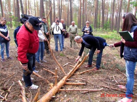 Журналістам показали причини всихання соснових лісів на Житомирщині