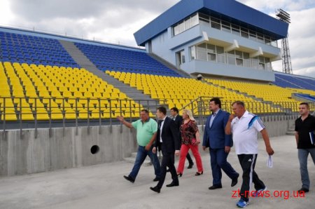 Голова ОДА оглянув, як проходить реконструкція центрального стадіону