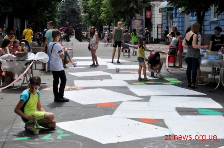 У Житомирі розмалювали вулицю «Листами з фронту»