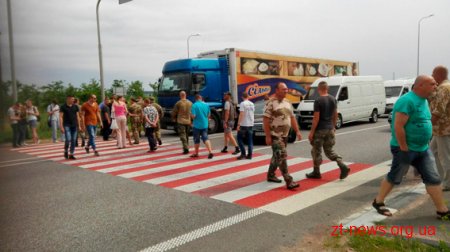 У Житомирському районі перекрили рух транспорту на автодорозі Київ - Чоп