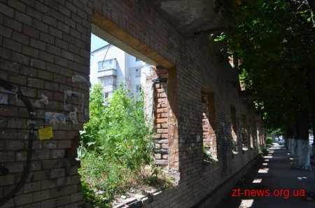 Аварійний будинок по вул. Князів Острозьких знесуть, щоб побудувати житловий комплекс