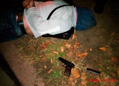 У Житомирі поліцейські затримали озброєного злочинця