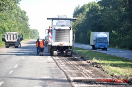 З початку року на Житомирщині проведено ямковий ремонт на 300 тисячах м&#178; автодоріг