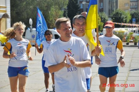 Учасники міжнародної естафети «Всесвітній біг заради гармонії» пробігли Житомиром