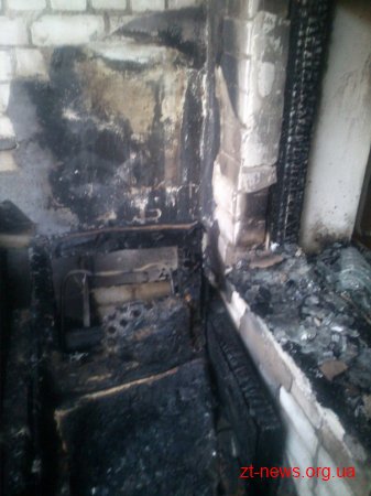 У Житомирі вогнеборці ліквідували пожежу на балконі будинку