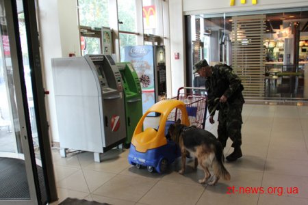 У Житомирі поліція перевірила інформацію щодо замінування торгівельного центру