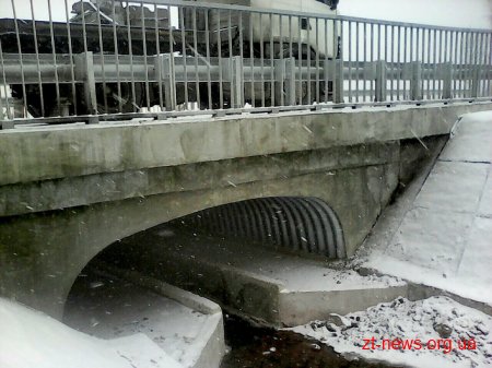 Ремонт мосту на автотрасі Житомир-Чернівці триває