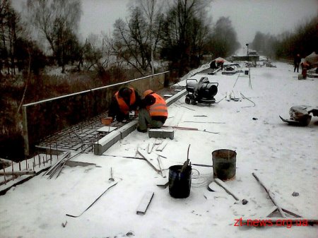 Ремонт мосту на автотрасі Житомир-Чернівці триває