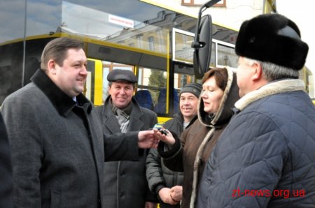 12 нових шкільних автобусів – подарунок дітям Житомирщини